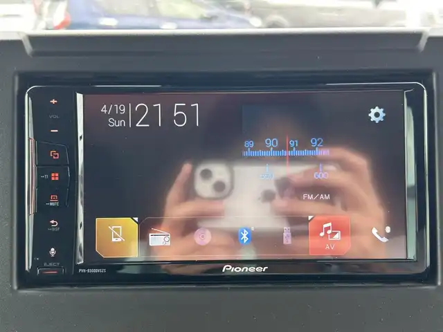 スズキ ジムニー シエラ JC 和歌山県 2023(令5)年 1.6万km ジャングルグリーン 社外7インチディスプレイオーディオ/（BT/CD/DVD)/衝突軽減ブレーキ/レーンキープ/クルーズコントロール/横滑り防止装置/前方ドライブレコーダー/前席シートヒーター/ヒルディルセントコントロール/背面タイヤ/電動格納ミラー/LEDヘッドライト/オートライト/オートマチックハイビーム