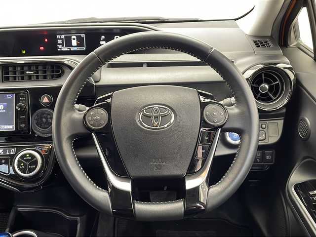 トヨタ アクア クロスオーバー 栃木県 2017(平29)年 4.3万km オレンジパールクリスタルシャイン 禁煙車/純正メモリナビ（NSZN-W64T）/(CD/DVD/フルセグテレビ/Bluetooth)/バックカメラ/ETC/ハーフレザーシート/スマートキー×2/オートライト/LEDヘッドライト/フロントフォグライト/純正フロアマット