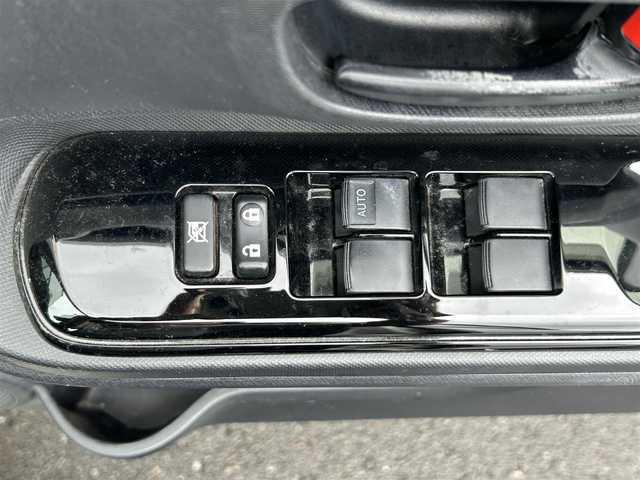 トヨタ アクア S スタイルブラック 栃木県 2016(平28)年 7.4万km ライムホワイトパールクリスタルシャイン トヨタセーフティセンス/純正メモリナビ/フルセグTV/DVD/Bluetooth/バックカメラ/ETC/シートヒーター/nanoe/スマートキー/プッシュEgスタート/オートライト/オートハイビーム/純正ホイール＋ホイールキャップ＋サマータイヤ積込/メッキドアハンドル/ウィンカーミラー/社外15インチAW/保証書/取説