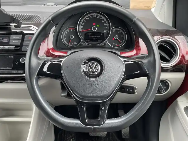 フォルクスワーゲン アップ！ ルーフ アップ！ 宮崎県 2017(平29)年 1.6万km トルネードレッド 純正オーディオ/・Bluetooth /・AUX/クルーズコントロール/前席シートヒーター/アイドリングストップ/ハロゲンヘッドライト/フロントフォグランプ/オートライト/後方コーナーセンサー/純正フロアマット
