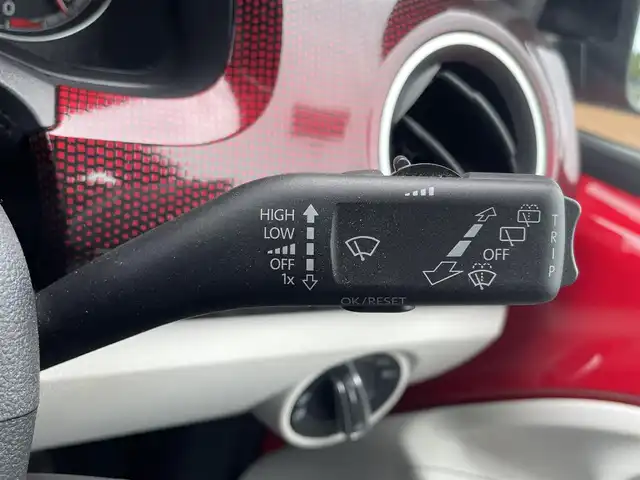 フォルクスワーゲン アップ！ ルーフ アップ！ 宮崎県 2017(平29)年 1.6万km トルネードレッド 純正オーディオ/・Bluetooth /・AUX/クルーズコントロール/前席シートヒーター/アイドリングストップ/ハロゲンヘッドライト/フロントフォグランプ/オートライト/後方コーナーセンサー/純正フロアマット