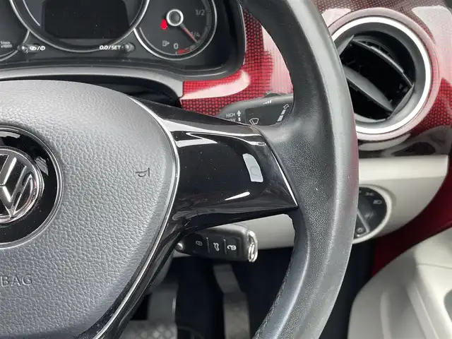 フォルクスワーゲン アップ！ ルーフ アップ！ 宮崎県 2017(平29)年 1.6万km トルネードレッド 純正オーディオ/・Bluetooth /・AUX/クルーズコントロール/前席シートヒーター/アイドリングストップ/ハロゲンヘッドライト/フロントフォグランプ/オートライト/後方コーナーセンサー/純正フロアマット