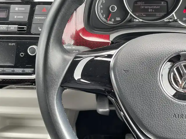 フォルクスワーゲン アップ！ ルーフ アップ！ 宮崎県 2017(平29)年 1.6万km トルネードレッド 純正オーディオ/・Bluetooth /・AUX/クルーズコントロール/前席シートヒーター/アイドリングストップ/ハロゲンヘッドライト/フロントフォグランプ/オートライト/後方コーナーセンサー/純正フロアマット