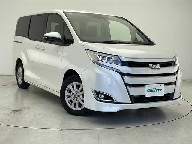 トヨタ ノア ハイブリッド G 千葉県 2021(令3)年 7.4万km ホワイトパールクリスタルシャイン 純正ナビ/　CD/DVD/Bluetooth/フルセグTV　/トヨタセーフティセンス/クルーズコントロール/車線逸脱警報/衝突軽減ブレーキ/クリアランスソナー/先行車発進警報/オートハイビーム/純正後席モニター/前席シートヒーター/両側パワスラ/ビルトインＥＴＣ２．０/前後ドラレコ/ＬＥＤライト/フォグランプ/ＡＣ１００Ｖ/シートバックテーブル/ロールサンシェード/フロアマット