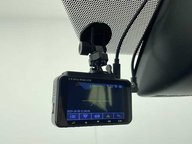 トヨタ ノア ハイブリッド G 千葉県 2021(令3)年 7.4万km ホワイトパールクリスタルシャイン 純正ナビ/　CD/DVD/Bluetooth/フルセグTV　/トヨタセーフティセンス/クルーズコントロール/車線逸脱警報/衝突軽減ブレーキ/クリアランスソナー/先行車発進警報/オートハイビーム/純正後席モニター/前席シートヒーター/両側パワスラ/ビルトインＥＴＣ２．０/前後ドラレコ/ＬＥＤライト/フォグランプ/ＡＣ１００Ｖ/シートバックテーブル/ロールサンシェード/フロアマット