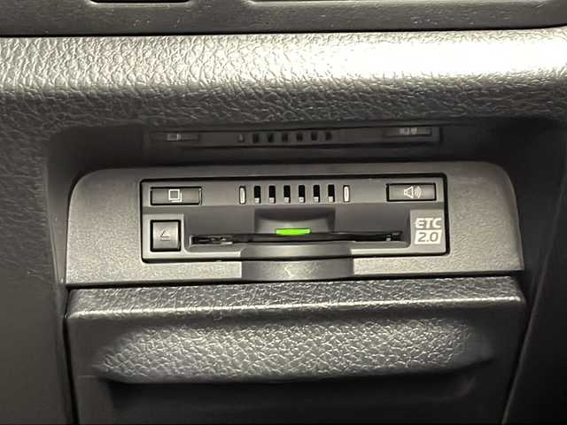 トヨタ ノア ハイブリッド G 千葉県 2021(令3)年 7.4万km ホワイトパールクリスタルシャイン 純正ナビ/　CD/DVD/Bluetooth/フルセグTV　/トヨタセーフティセンス/クルーズコントロール/車線逸脱警報/衝突軽減ブレーキ/クリアランスソナー/先行車発進警報/オートハイビーム/純正後席モニター/前席シートヒーター/両側パワスラ/ビルトインＥＴＣ２．０/前後ドラレコ/ＬＥＤライト/フォグランプ/ＡＣ１００Ｖ/シートバックテーブル/ロールサンシェード/フロアマット