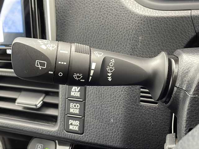 トヨタ ノア ハイブリッド G 千葉県 2021(令3)年 7.4万km ホワイトパールクリスタルシャイン 純正ナビ/　CD/DVD/Bluetooth/フルセグTV　/トヨタセーフティセンス/クルーズコントロール/車線逸脱警報/衝突軽減ブレーキ/クリアランスソナー/先行車発進警報/オートハイビーム/純正後席モニター/前席シートヒーター/両側パワスラ/ビルトインＥＴＣ２．０/前後ドラレコ/ＬＥＤライト/フォグランプ/ＡＣ１００Ｖ/シートバックテーブル/ロールサンシェード/フロアマット