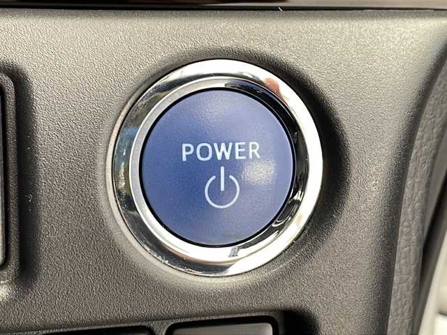 トヨタ ノア ハイブリッド G 千葉県 2021(令3)年 7.4万km ホワイトパールクリスタルシャイン 純正ナビ/　CD/DVD/Bluetooth/フルセグTV　/トヨタセーフティセンス/クルーズコントロール/車線逸脱警報/衝突軽減ブレーキ/クリアランスソナー/先行車発進警報/オートハイビーム/純正後席モニター/前席シートヒーター/両側パワスラ/ビルトインＥＴＣ２．０/前後ドラレコ/ＬＥＤライト/フォグランプ/ＡＣ１００Ｖ/シートバックテーブル/ロールサンシェード/フロアマット