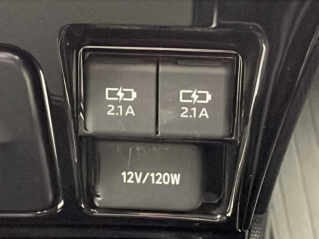 トヨタ ノア ハイブリッド G 千葉県 2021(令3)年 7.4万km ホワイトパールクリスタルシャイン 純正ナビ/　CD/DVD/Bluetooth/フルセグTV　/トヨタセーフティセンス/クルーズコントロール/車線逸脱警報/衝突軽減ブレーキ/クリアランスソナー/先行車発進警報/オートハイビーム/純正後席モニター/前席シートヒーター/両側パワスラ/ビルトインＥＴＣ２．０/前後ドラレコ/ＬＥＤライト/フォグランプ/ＡＣ１００Ｖ/シートバックテーブル/ロールサンシェード/フロアマット