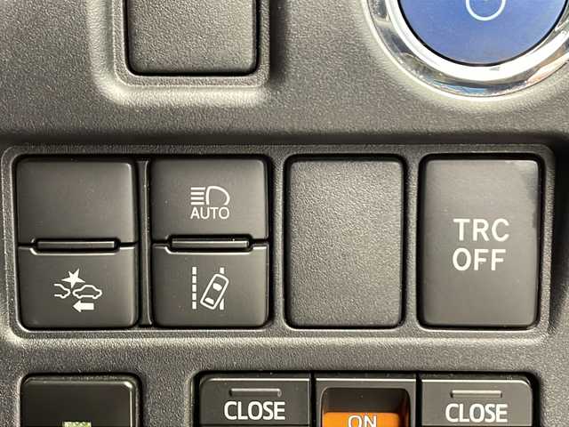 トヨタ ノア ハイブリッド G 千葉県 2021(令3)年 7.4万km ホワイトパールクリスタルシャイン 純正ナビ/　CD/DVD/Bluetooth/フルセグTV　/トヨタセーフティセンス/クルーズコントロール/車線逸脱警報/衝突軽減ブレーキ/クリアランスソナー/先行車発進警報/オートハイビーム/純正後席モニター/前席シートヒーター/両側パワスラ/ビルトインＥＴＣ２．０/前後ドラレコ/ＬＥＤライト/フォグランプ/ＡＣ１００Ｖ/シートバックテーブル/ロールサンシェード/フロアマット