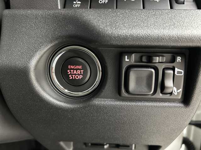 スズキ ジムニー ノマド FC 道央・札幌 2025(令7)年 0.1万km アークティックホワイトパール ・4WD//・スズキセーフティーサポート/・デュアルカメラブレーキアシスト/・前方・後方誤発進抑制機能/・後進時ブレーキサポート/・アダプティブクルーズコントロール/・社外ディスプレイオーディオ/・車線逸脱・ふらつき警報機能/・ハイビームアシスト/・ヒルディセントコントロール/・ブレーキLSDトラクションコントロール/・スマートキー2個/・LEDライト/F・Rフォグ/・新車時保証書・取扱説明書