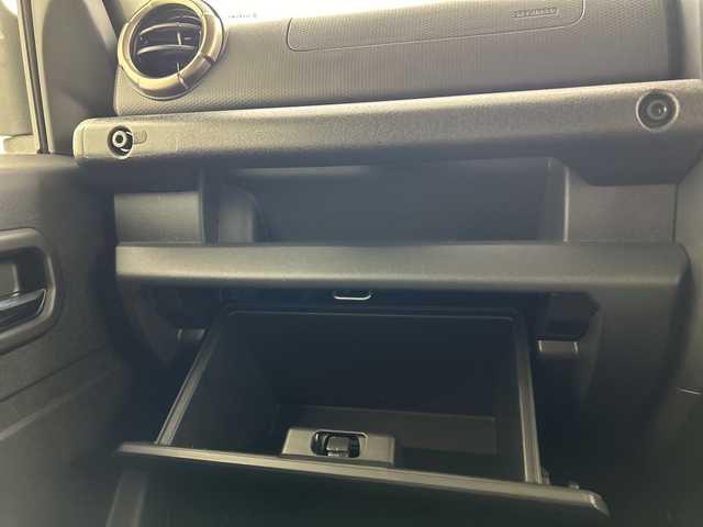 スズキ ジムニー ノマド FC 道央・札幌 2025(令7)年 0.1万km アークティックホワイトパール ・4WD//・スズキセーフティーサポート/・デュアルカメラブレーキアシスト/・前方・後方誤発進抑制機能/・後進時ブレーキサポート/・アダプティブクルーズコントロール/・社外ディスプレイオーディオ/・車線逸脱・ふらつき警報機能/・ハイビームアシスト/・ヒルディセントコントロール/・ブレーキLSDトラクションコントロール/・スマートキー2個/・LEDライト/F・Rフォグ/・新車時保証書・取扱説明書