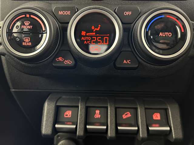 スズキ ジムニー ノマド FC 道央・札幌 2025(令7)年 0.1万km アークティックホワイトパール ・4WD//・スズキセーフティーサポート/・デュアルカメラブレーキアシスト/・前方・後方誤発進抑制機能/・後進時ブレーキサポート/・アダプティブクルーズコントロール/・社外ディスプレイオーディオ/・車線逸脱・ふらつき警報機能/・ハイビームアシスト/・ヒルディセントコントロール/・ブレーキLSDトラクションコントロール/・スマートキー2個/・LEDライト/F・Rフォグ/・新車時保証書・取扱説明書