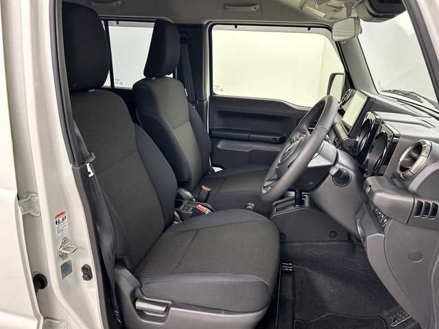 スズキ ジムニー ノマド FC 道央・札幌 2025(令7)年 0.1万km アークティックホワイトパール ・4WD//・スズキセーフティーサポート/・デュアルカメラブレーキアシスト/・前方・後方誤発進抑制機能/・後進時ブレーキサポート/・アダプティブクルーズコントロール/・社外ディスプレイオーディオ/・車線逸脱・ふらつき警報機能/・ハイビームアシスト/・ヒルディセントコントロール/・ブレーキLSDトラクションコントロール/・スマートキー2個/・LEDライト/F・Rフォグ/・新車時保証書・取扱説明書