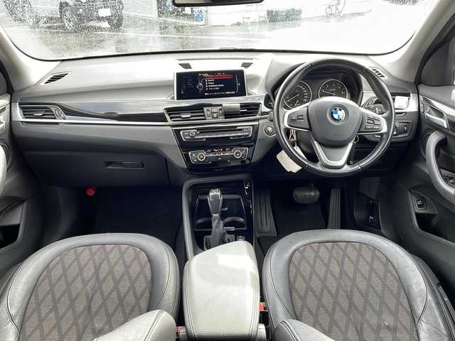 ＢＭＷ Ｘ１ xDrive 18d xライン 長野県 2017(平29)年 8.9万km ミネラルホワイト 禁煙車/4WD/ターボ/純正HDDナビ/・CD/DVD/Bluetooth/AUX/USB入力端子/バックカメラ/アイドリングストップ/ハーフレザーシート/純正AW/横滑り防止装置/コーナーセンサー/ダウンヒルアシストコントロール/ミラーインETC/ドライブレコーダー/LIMボタン(ドアロックボタン)/ブレーキホールド/ルーフレール/革巻きステアリング/ステアリングスイッチ/スマートキー/プッシュスタート/電動格納ミラー/カーテンエアバック