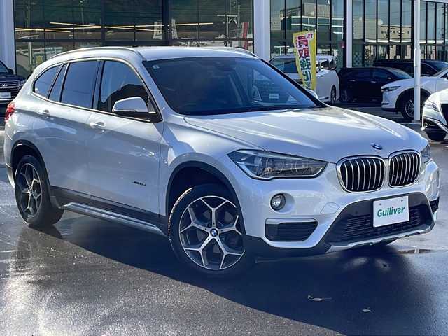 ＢＭＷ Ｘ１ xDrive 18d xライン 長野県 2017(平29)年 8.9万km ミネラルホワイト 禁煙車/4WD/ターボ/純正HDDナビ/・CD/DVD/Bluetooth/AUX/USB入力端子/バックカメラ/アイドリングストップ/ハーフレザーシート/純正AW/横滑り防止装置/コーナーセンサー/ダウンヒルアシストコントロール/ミラーインETC/ドライブレコーダー/LIMボタン(ドアロックボタン)/ブレーキホールド/ルーフレール/革巻きステアリング/ステアリングスイッチ/スマートキー/プッシュスタート/電動格納ミラー/カーテンエアバック