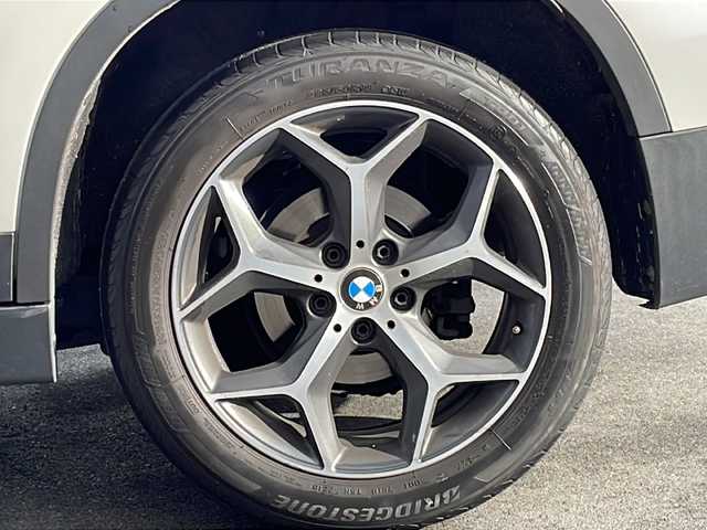 ＢＭＷ Ｘ１ xDrive 18d xライン 長野県 2017(平29)年 8.9万km ミネラルホワイト 禁煙車/4WD/ターボ/純正HDDナビ/・CD/DVD/Bluetooth/AUX/USB入力端子/バックカメラ/アイドリングストップ/ハーフレザーシート/純正AW/横滑り防止装置/コーナーセンサー/ダウンヒルアシストコントロール/ミラーインETC/ドライブレコーダー/LIMボタン(ドアロックボタン)/ブレーキホールド/ルーフレール/革巻きステアリング/ステアリングスイッチ/スマートキー/プッシュスタート/電動格納ミラー/カーテンエアバック