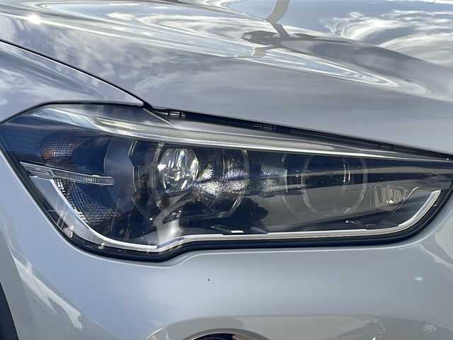 ＢＭＷ Ｘ１ xDrive 18d xライン 長野県 2017(平29)年 8.9万km ミネラルホワイト 禁煙車/4WD/ターボ/純正HDDナビ/・CD/DVD/Bluetooth/AUX/USB入力端子/バックカメラ/アイドリングストップ/ハーフレザーシート/純正AW/横滑り防止装置/コーナーセンサー/ダウンヒルアシストコントロール/ミラーインETC/ドライブレコーダー/LIMボタン(ドアロックボタン)/ブレーキホールド/ルーフレール/革巻きステアリング/ステアリングスイッチ/スマートキー/プッシュスタート/電動格納ミラー/カーテンエアバック