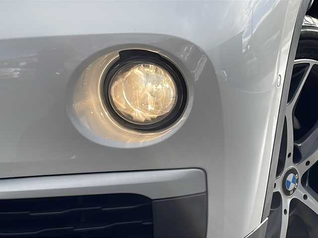 ＢＭＷ Ｘ１ xDrive 18d xライン 長野県 2017(平29)年 8.9万km ミネラルホワイト 禁煙車/4WD/ターボ/純正HDDナビ/・CD/DVD/Bluetooth/AUX/USB入力端子/バックカメラ/アイドリングストップ/ハーフレザーシート/純正AW/横滑り防止装置/コーナーセンサー/ダウンヒルアシストコントロール/ミラーインETC/ドライブレコーダー/LIMボタン(ドアロックボタン)/ブレーキホールド/ルーフレール/革巻きステアリング/ステアリングスイッチ/スマートキー/プッシュスタート/電動格納ミラー/カーテンエアバック