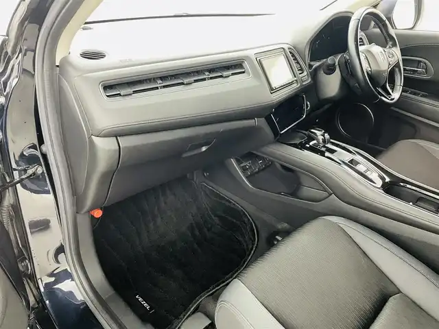 ホンダ ヴェゼル ハイブリッド Z ホンダセンシング 福島県 2018(平30)年 6.8万km ミッドナイトブルービームM ホンダセンシング/・衝突軽減ブレーキシステム/・路外逸脱抑制機能/・アダプティブクルーズコントロール/社外ナビゲーション/・型式：CN-E320D/・BluetoothTVCD/・バックカメラ/・ETC/前方ドライブレコーダー/プッシュスタート/・スマートキー/・スペアキー/電子パーキング/・オートホールド/革巻きステアリング/・ステアリングスイッチ/電動格納ミラー/ドアバイザー/純正フロアマット/LEDライト/・フォグライト