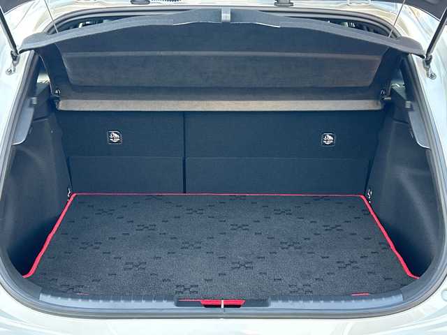 トヨタ ＧＲカローラ RZ 静岡県 2023(令5)年 0.9万km プラチナホワイトパールマイカ ~6MT＆4WD~/ユーザー買取車両/ワンオーナー/純正ナビ/　【BT/地デジフルセグTV/Miracast】/純正LEDヘッドライト/純正18インチAW/レーダークルーズコントロール/レーンキープアシスト/GR専用キャリパー/GR専用フロアマット/ハーフレザーシート/シートヒーター/ステアリングヒーター/バックカメラ/置くだけ充電/USBタイプCポート/スマートキー/プッシュスタート/新車時保証書/取扱説明書/スペアキー×1