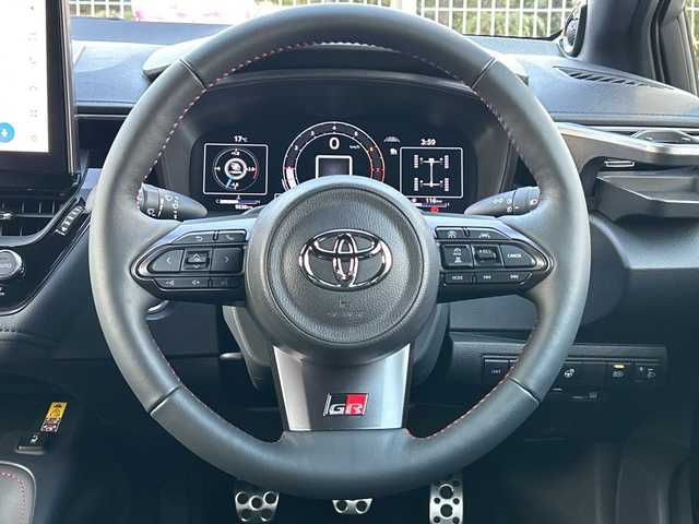 トヨタ ＧＲカローラ RZ 静岡県 2023(令5)年 0.9万km プラチナホワイトパールマイカ ~6MT＆4WD~/ユーザー買取車両/ワンオーナー/純正ナビ/　【BT/地デジフルセグTV/Miracast】/純正LEDヘッドライト/純正18インチAW/レーダークルーズコントロール/レーンキープアシスト/GR専用キャリパー/GR専用フロアマット/ハーフレザーシート/シートヒーター/ステアリングヒーター/バックカメラ/置くだけ充電/USBタイプCポート/スマートキー/プッシュスタート/新車時保証書/取扱説明書/スペアキー×1