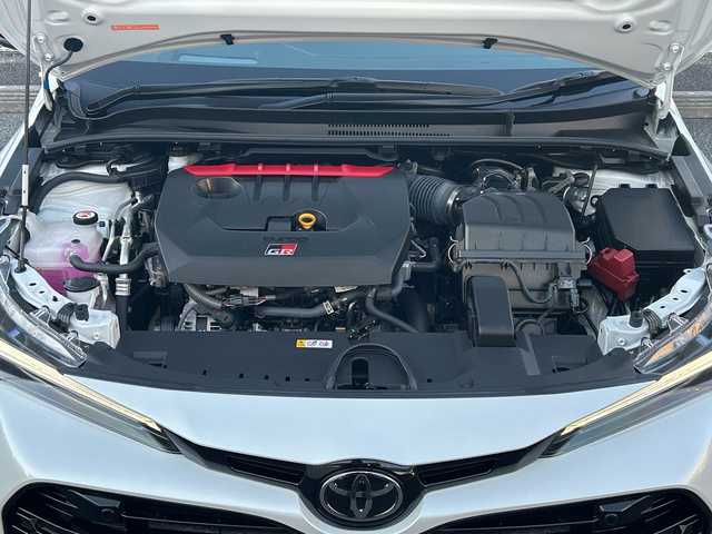 トヨタ ＧＲカローラ RZ 静岡県 2023(令5)年 0.9万km プラチナホワイトパールマイカ ~6MT＆4WD~/ユーザー買取車両/ワンオーナー/純正ナビ/　【BT/地デジフルセグTV/Miracast】/純正LEDヘッドライト/純正18インチAW/レーダークルーズコントロール/レーンキープアシスト/GR専用キャリパー/GR専用フロアマット/ハーフレザーシート/シートヒーター/ステアリングヒーター/バックカメラ/置くだけ充電/USBタイプCポート/スマートキー/プッシュスタート/新車時保証書/取扱説明書/スペアキー×1