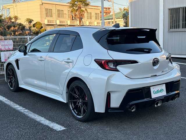 トヨタ ＧＲカローラ RZ 静岡県 2023(令5)年 0.9万km プラチナホワイトパールマイカ ~6MT＆4WD~/ユーザー買取車両/ワンオーナー/純正ナビ/　【BT/地デジフルセグTV/Miracast】/純正LEDヘッドライト/純正18インチAW/レーダークルーズコントロール/レーンキープアシスト/GR専用キャリパー/GR専用フロアマット/ハーフレザーシート/シートヒーター/ステアリングヒーター/バックカメラ/置くだけ充電/USBタイプCポート/スマートキー/プッシュスタート/新車時保証書/取扱説明書/スペアキー×1