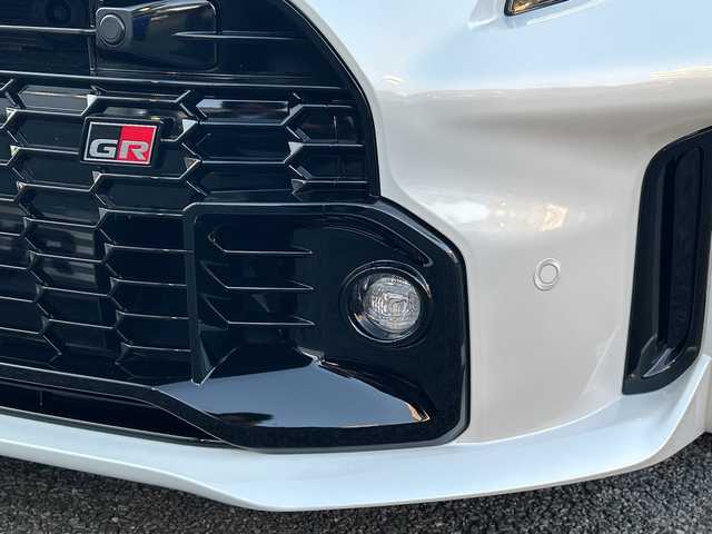 トヨタ ＧＲカローラ RZ 静岡県 2023(令5)年 0.9万km プラチナホワイトパールマイカ ~6MT＆4WD~/ユーザー買取車両/ワンオーナー/純正ナビ/　【BT/地デジフルセグTV/Miracast】/純正LEDヘッドライト/純正18インチAW/レーダークルーズコントロール/レーンキープアシスト/GR専用キャリパー/GR専用フロアマット/ハーフレザーシート/シートヒーター/ステアリングヒーター/バックカメラ/置くだけ充電/USBタイプCポート/スマートキー/プッシュスタート/新車時保証書/取扱説明書/スペアキー×1