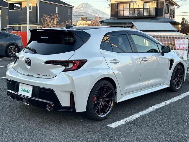 トヨタ ＧＲカローラ RZ 静岡県 2023(令5)年 0.9万km プラチナホワイトパールマイカ ~6MT＆4WD~/ユーザー買取車両/ワンオーナー/純正ナビ/　【BT/地デジフルセグTV/Miracast】/純正LEDヘッドライト/純正18インチAW/レーダークルーズコントロール/レーンキープアシスト/GR専用キャリパー/GR専用フロアマット/ハーフレザーシート/シートヒーター/ステアリングヒーター/バックカメラ/置くだけ充電/USBタイプCポート/スマートキー/プッシュスタート/新車時保証書/取扱説明書/スペアキー×1