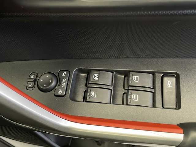 トヨタ ライズ Z 長野県 2021(令3)年 3万km ブラックマイカメタリック/シャイニングホワイトパール 4WD/ワンオーナー/純正ディスプレイオーディオ&フルセグTV&USB&BT/トヨタセーフティセンス/アダプティブクルーズコントロール/レーントレーシングアシスト/プリクラッシュセーフティ/コーナーセンサー/オートマチックハイビーム/先行車発進告知/アイドリングストップ/社外前後ドライブレコーダー/寒冷地仕様/フロントワイパーデアイサー/リアフォグランプ/前席シートヒーター/ステアリングスイッチ/革調シートカバー/全方位カメラ/ビルトインETC/LEDヘッドライト/オートライト/フロントフォグランプ/電動格納ミラー/ウィンカーミラー/純正17インチAW装着/純正フロアマット/純正ドアバイザー/プッシュスタート/スマートキー/スペアキー1本/純正エンジンスターター/取扱説明書/保証書