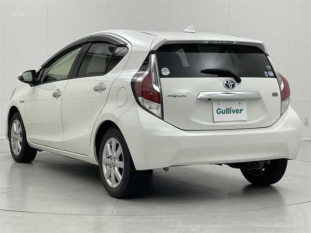 トヨタ アクア S スタイルブラック 茨城県 2016(平28)年 6.5万km ライムホワイトパールクリスタルシャイン 純正9型ナビ/バックカメラ/フルセグ/衝突被害軽減ブレーキ/車線逸脱抑制装置/オートマチックハイビーム/ETC/純正15インチAW/LEDヘッドライト/スマートキー