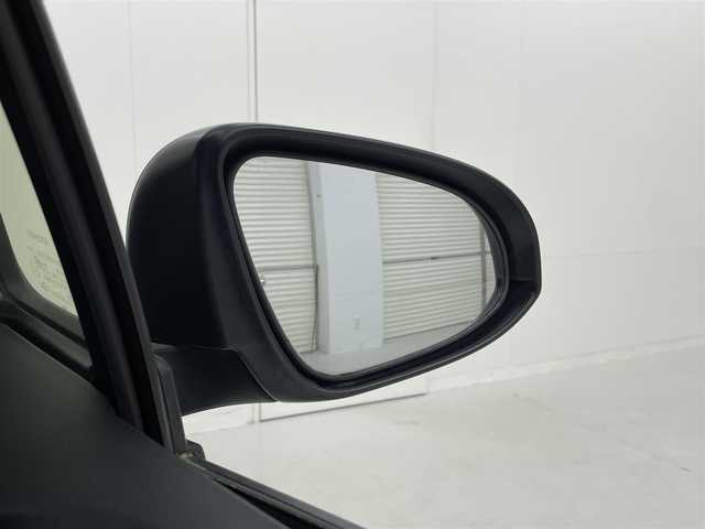 トヨタ アクア S スタイルブラック 茨城県 2016(平28)年 6.5万km ライムホワイトパールクリスタルシャイン 純正9型ナビ/バックカメラ/フルセグ/衝突被害軽減ブレーキ/車線逸脱抑制装置/オートマチックハイビーム/ETC/純正15インチAW/LEDヘッドライト/スマートキー