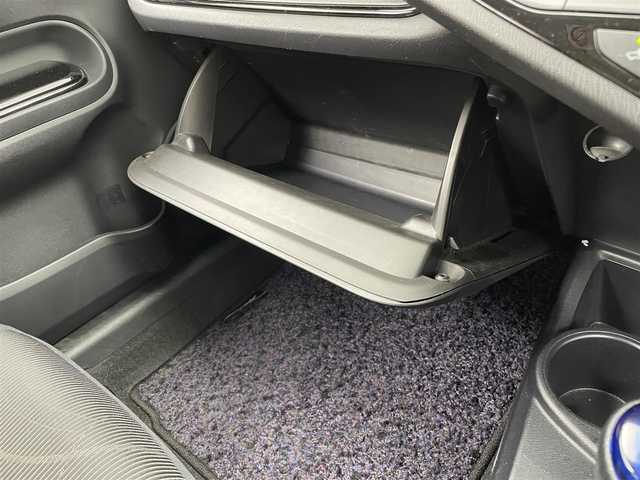 トヨタ アクア S スタイルブラック 茨城県 2016(平28)年 6.5万km ライムホワイトパールクリスタルシャイン 純正9型ナビ/バックカメラ/フルセグ/衝突被害軽減ブレーキ/車線逸脱抑制装置/オートマチックハイビーム/ETC/純正15インチAW/LEDヘッドライト/スマートキー