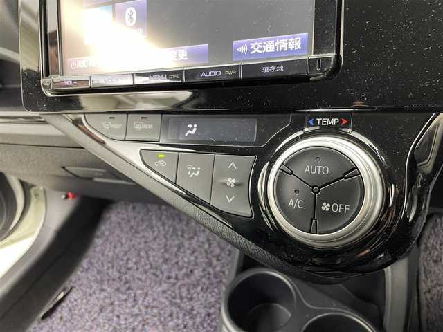 トヨタ アクア S スタイルブラック 茨城県 2016(平28)年 6.5万km ライムホワイトパールクリスタルシャイン 純正9型ナビ/バックカメラ/フルセグ/衝突被害軽減ブレーキ/車線逸脱抑制装置/オートマチックハイビーム/ETC/純正15インチAW/LEDヘッドライト/スマートキー