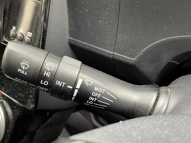 トヨタ アクア S スタイルブラック 茨城県 2016(平28)年 6.5万km ライムホワイトパールクリスタルシャイン 純正9型ナビ/バックカメラ/フルセグ/衝突被害軽減ブレーキ/車線逸脱抑制装置/オートマチックハイビーム/ETC/純正15インチAW/LEDヘッドライト/スマートキー