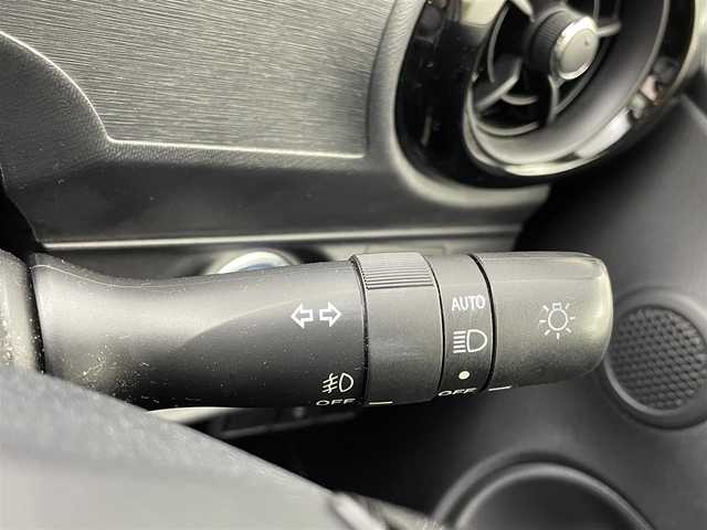 トヨタ アクア S スタイルブラック 茨城県 2016(平28)年 6.5万km ライムホワイトパールクリスタルシャイン 純正9型ナビ/バックカメラ/フルセグ/衝突被害軽減ブレーキ/車線逸脱抑制装置/オートマチックハイビーム/ETC/純正15インチAW/LEDヘッドライト/スマートキー