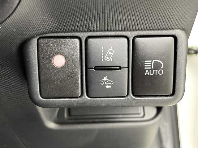 トヨタ アクア S スタイルブラック 茨城県 2016(平28)年 6.5万km ライムホワイトパールクリスタルシャイン 純正9型ナビ/バックカメラ/フルセグ/衝突被害軽減ブレーキ/車線逸脱抑制装置/オートマチックハイビーム/ETC/純正15インチAW/LEDヘッドライト/スマートキー