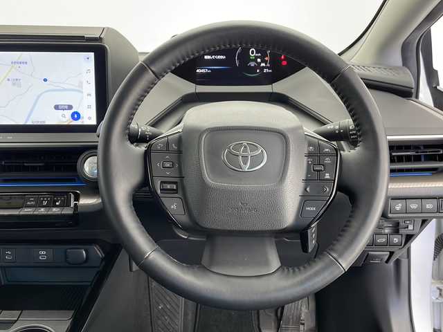 トヨタ プリウス Z 長野県 2023(令5)年 4.1万km プラチナホワイトパールマイカ 4WD/純正メモリナビ&フルセグTV&USB&BT/トヨタセーフティセンス/アダプティブクルーズコントロール/レーンキープアシスト/プリクラッシュセーフティ/クリアランスソナー/ブラインドスポットモニター/プロアクティブドライビングアシスト/パーキングサポートブレーキ/リアカメラディテクション/リアクロストラフィックアラート/オートマチックハイビーム/後方車両接近告知/安心降車アシスト/純正前方ドライブレコーダー/パワーバックドア/合皮シート/前席エアシート/前席シートヒーター/運転席パワーシート/運転席シートメモリ/ステアリングスイッチ/ステアリングヒーター/全方位カメラ/ビルトインETC2.0/LEDヘッドライト/オートライト/電動格納ミラー/ウィンカーミラー/ドアミラーヒーター/電動ホールド/オートホールド/純正19インチAW装着/純正フロアマット/フロントワイパーデアイサー/プッシュスタート/スマートキー/スペアキー1本
