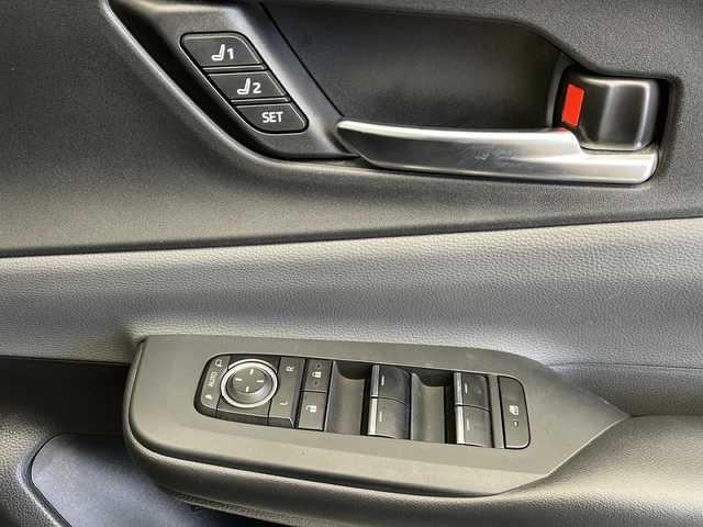 トヨタ プリウス Z 長野県 2023(令5)年 4.1万km プラチナホワイトパールマイカ 4WD/純正メモリナビ&フルセグTV&USB&BT/トヨタセーフティセンス/アダプティブクルーズコントロール/レーンキープアシスト/プリクラッシュセーフティ/クリアランスソナー/ブラインドスポットモニター/プロアクティブドライビングアシスト/パーキングサポートブレーキ/リアカメラディテクション/リアクロストラフィックアラート/オートマチックハイビーム/後方車両接近告知/安心降車アシスト/純正前方ドライブレコーダー/パワーバックドア/合皮シート/前席エアシート/前席シートヒーター/運転席パワーシート/運転席シートメモリ/ステアリングスイッチ/ステアリングヒーター/全方位カメラ/ビルトインETC2.0/LEDヘッドライト/オートライト/電動格納ミラー/ウィンカーミラー/ドアミラーヒーター/電動ホールド/オートホールド/純正19インチAW装着/純正フロアマット/フロントワイパーデアイサー/プッシュスタート/スマートキー/スペアキー1本
