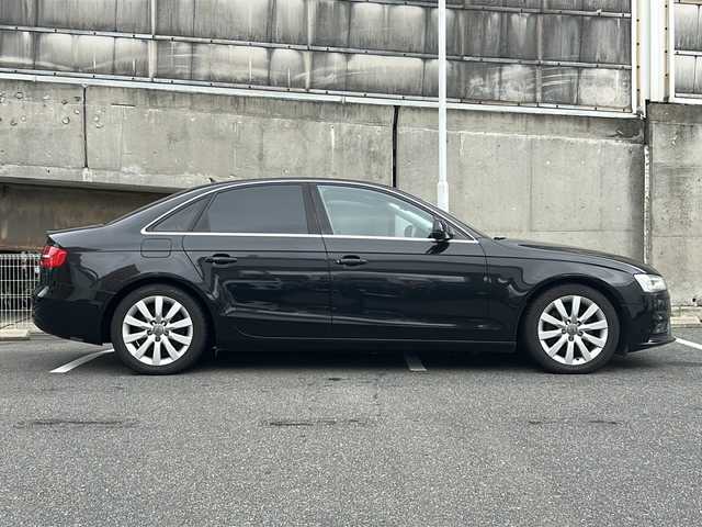 アウディ Ａ４ 2．0 TFSI クワトロ 愛知県 2012(平24)年 12.7万km ファントムブラックパールエフェクト 純正HDDナビ/フルセグTV・CD・DVD・Bluetooth・SD/前席パワーシート/Rライン専用サスペンション（純正サスペンションあり）/パークトロニック/パドルシフト/HIDヘッドライト/オートライト/本革巻きステアリング/アイドリングストップ/ビルトインETC/プッシュスタート/ISOFIX/電動格納ミラー/横滑り防止機能/純正フロアマット