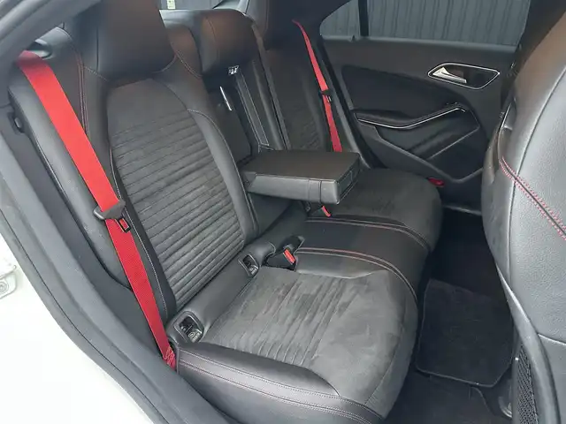 メルセデス・ベンツ ＣＬＡ２５０ シュポルト 4MATIC 福島県 2016(平28)年 6.3万km カルサイトホワイト レーダーセーフティパッケージ/パナメリカーナグリル/純正ナビ/バックカメラ/AppleCarPlay/フルセグTV/キーレスゴー/黒ハーフレザーシート/パワーシート/シートヒーター/ETC/ダイナミックセレクト/コーナーセンサー/アイドリングストップ/パドルシフト/純正18インチAW/取扱説明書/保証書/スペアキー