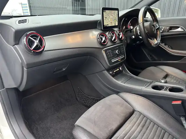 メルセデス・ベンツ ＣＬＡ２５０ シュポルト 4MATIC 福島県 2016(平28)年 6.3万km カルサイトホワイト レーダーセーフティパッケージ/パナメリカーナグリル/純正ナビ/バックカメラ/AppleCarPlay/フルセグTV/キーレスゴー/黒ハーフレザーシート/パワーシート/シートヒーター/ETC/ダイナミックセレクト/コーナーセンサー/アイドリングストップ/パドルシフト/純正18インチAW/取扱説明書/保証書/スペアキー