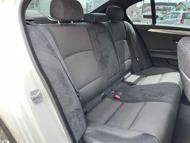 ＢＭＷ ５２３ｄ ブルーパフォーマンス Mスポーツ 静岡県 2013(平25)年 6万km アルピンホワイトⅢ 純正18インチアルミホイール/前席パワーシート/HIDライト/パドルシフト/アイドリングストップ/スマートキー/プッシュスタート/ビルトインETC/クルーズコントロール/新車時保証書/取扱説明書