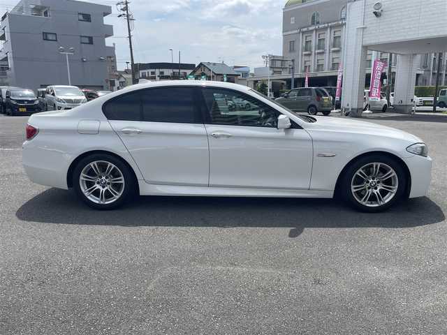 ＢＭＷ ５２３ｄ ブルーパフォーマンス Mスポーツ 静岡県 2013(平25)年 6万km アルピンホワイトⅢ 純正18インチアルミホイール/前席パワーシート/HIDライト/パドルシフト/アイドリングストップ/スマートキー/プッシュスタート/ビルトインETC/クルーズコントロール/新車時保証書/取扱説明書