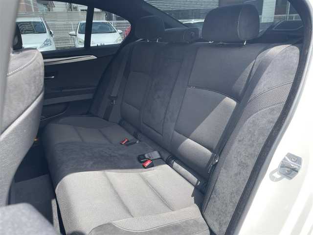 ＢＭＷ ５２３ｄ ブルーパフォーマンス Mスポーツ 静岡県 2013(平25)年 6万km アルピンホワイトⅢ 純正18インチアルミホイール/前席パワーシート/HIDライト/パドルシフト/アイドリングストップ/スマートキー/プッシュスタート/ビルトインETC/クルーズコントロール/新車時保証書/取扱説明書