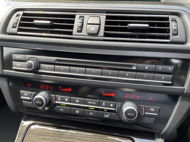 ＢＭＷ ５２３ｄ ブルーパフォーマンス Mスポーツ 静岡県 2013(平25)年 6万km アルピンホワイトⅢ 純正18インチアルミホイール/前席パワーシート/HIDライト/パドルシフト/アイドリングストップ/スマートキー/プッシュスタート/ビルトインETC/クルーズコントロール/新車時保証書/取扱説明書
