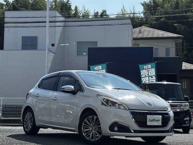 プジョー ２０８ アリュール 熊本県 2016(平28)年 9.9万km 白 純正ナビ/【ＡＭ／ＦＭ／ＵＳＢ／ＢＴ】/バックカメラ/パーキングセンサー/ＥＴＣ/前方ドライブレコーダー/純正16インチアルミホイール/ＨＩＤヘッドライト/オートライト/フォグランプ/ヘッドライトレベライザー/純正フロアマット/純正ドアバイザー/取扱説明書/スペアキー