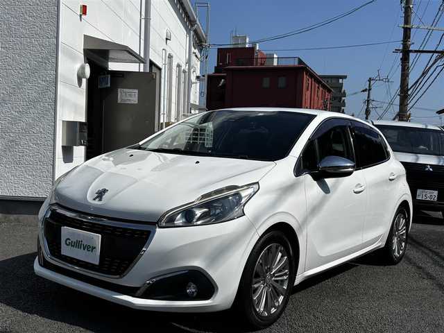 プジョー ２０８ アリュール 熊本県 2016(平28)年 9.9万km 白 純正ナビ/【ＡＭ／ＦＭ／ＵＳＢ／ＢＴ】/バックカメラ/パーキングセンサー/ＥＴＣ/前方ドライブレコーダー/純正16インチアルミホイール/ＨＩＤヘッドライト/オートライト/フォグランプ/ヘッドライトレベライザー/純正フロアマット/純正ドアバイザー/取扱説明書/スペアキー