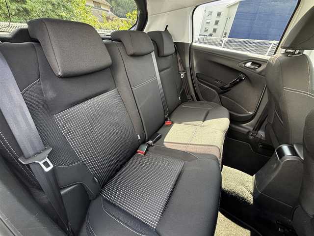 プジョー ２０８ アリュール 熊本県 2016(平28)年 9.9万km 白 純正ナビ/【ＡＭ／ＦＭ／ＵＳＢ／ＢＴ】/バックカメラ/パーキングセンサー/ＥＴＣ/前方ドライブレコーダー/純正16インチアルミホイール/ＨＩＤヘッドライト/オートライト/フォグランプ/ヘッドライトレベライザー/純正フロアマット/純正ドアバイザー/取扱説明書/スペアキー